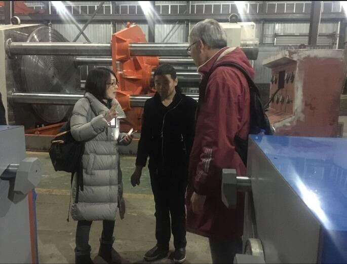 日本沢村閥門SAWAMURA VALVE質檢部長來公司驗收閥門試驗臺。